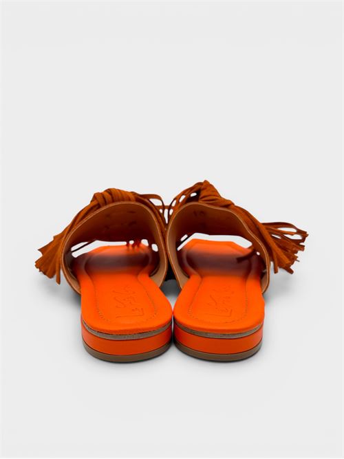 Ciabatta flat arancione con nappine decorative IL LACCIO | Q15CAMOSCIOARANCIONE